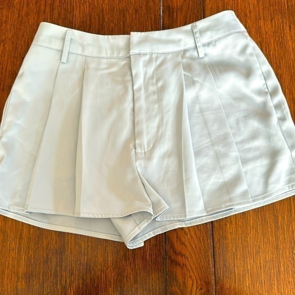 Women’s forever 21 light blue pleated shorts size S